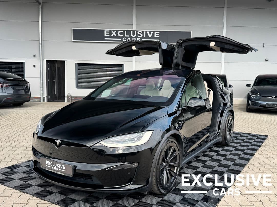 TESLA Model X
