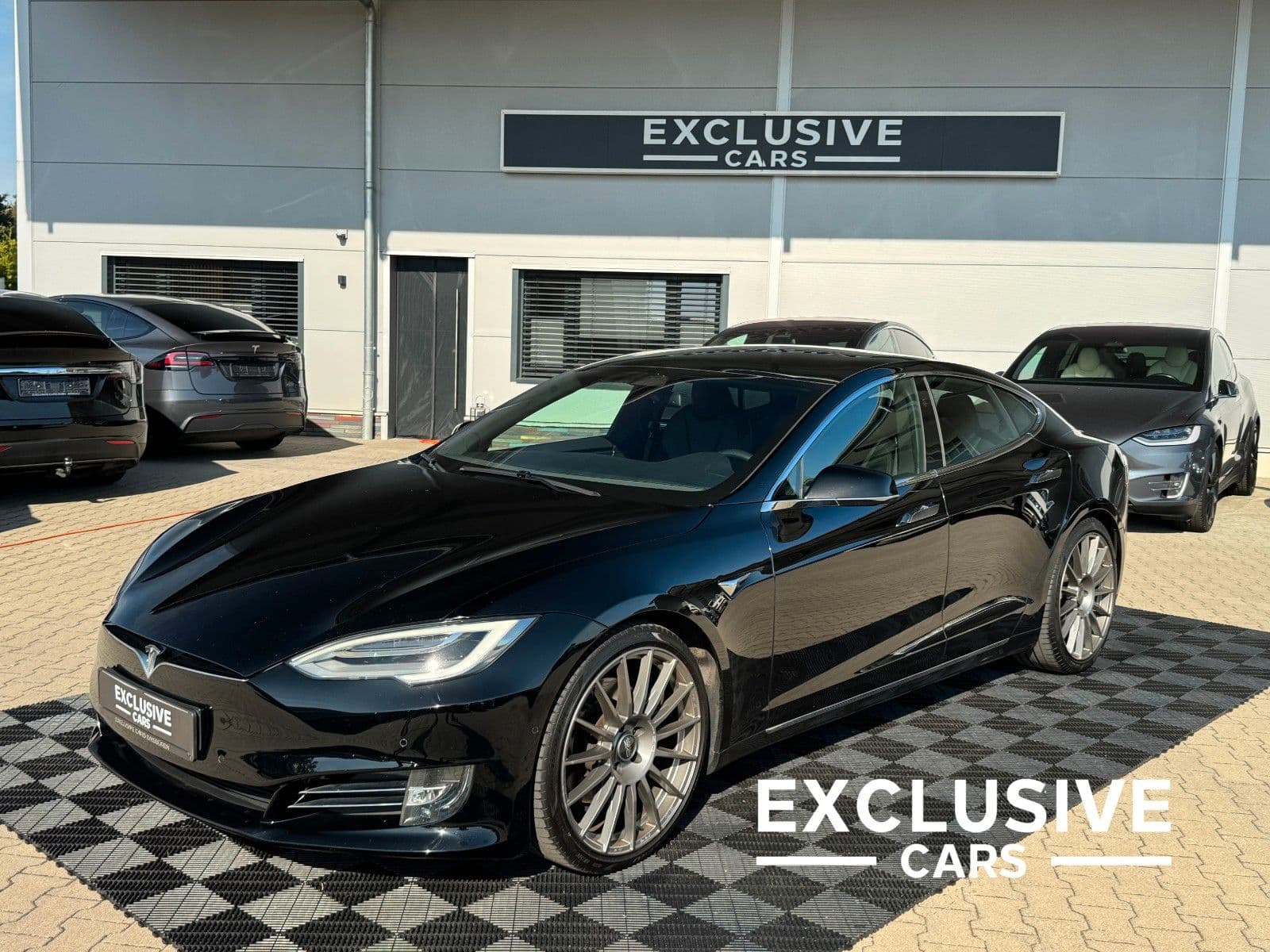 TESLA Model S - Bild 1