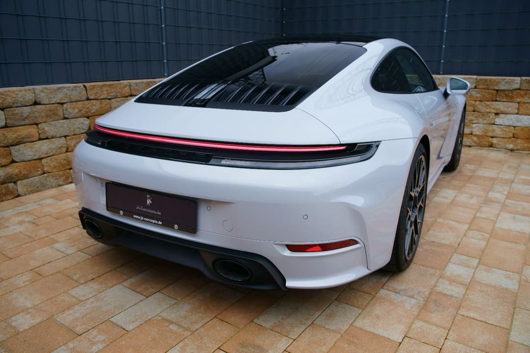 PORSCHE 992