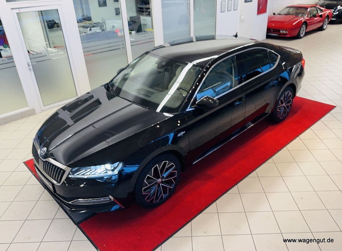 SKODA Superb - Bild 1