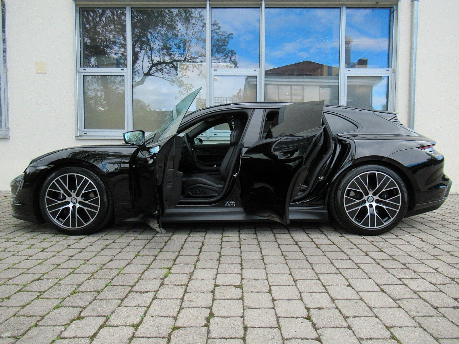 PORSCHE Taycan - Bild 1