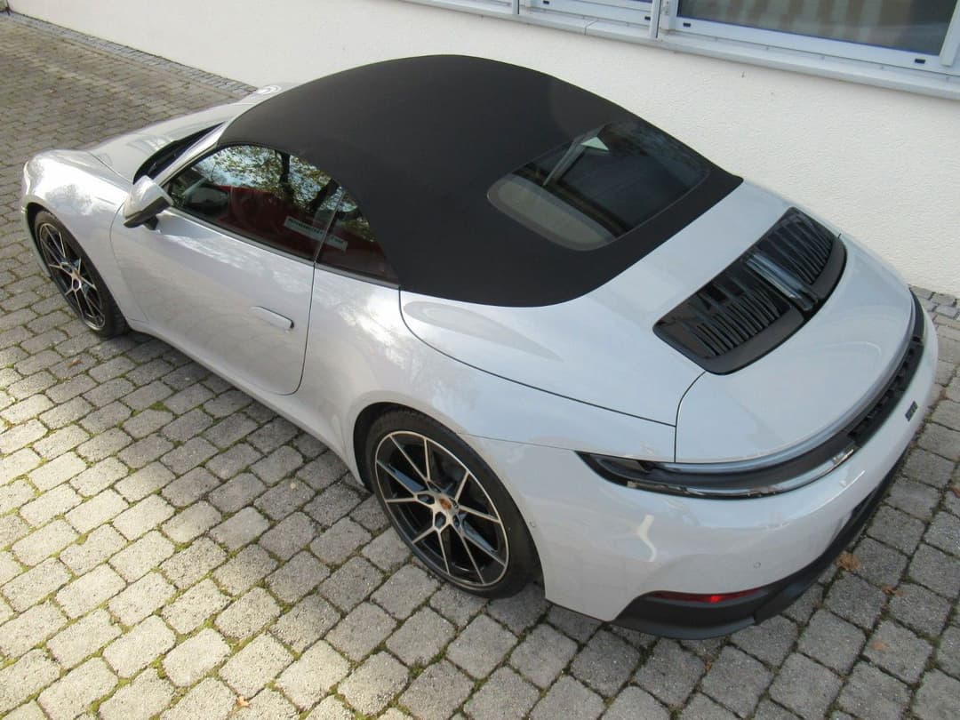 PORSCHE 992