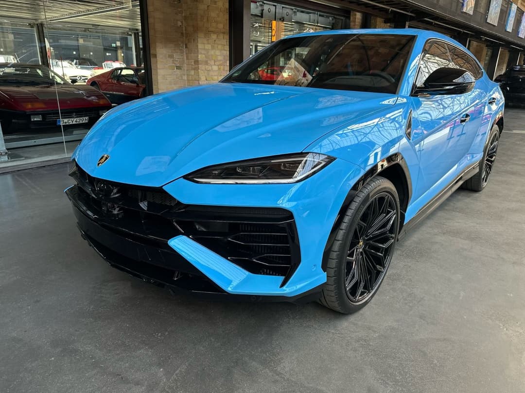 LAMBORGHINI Urus