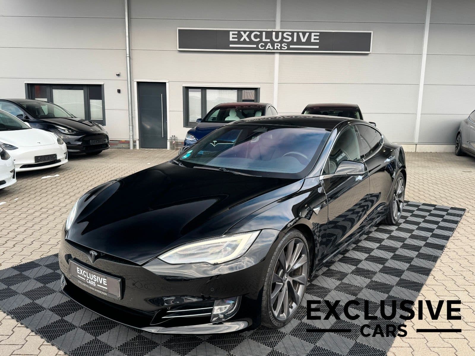 TESLA Model S - Bild 1