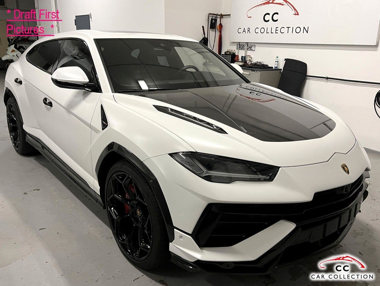 LAMBORGHINI Urus - Bild 1