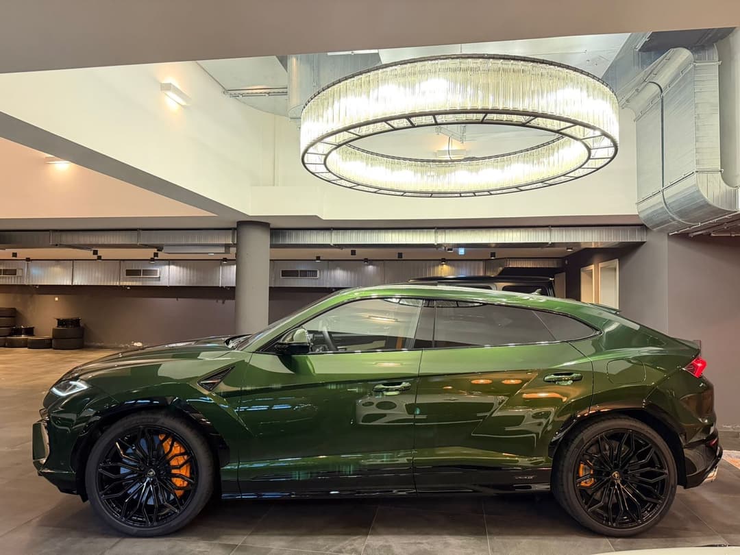 LAMBORGHINI Urus