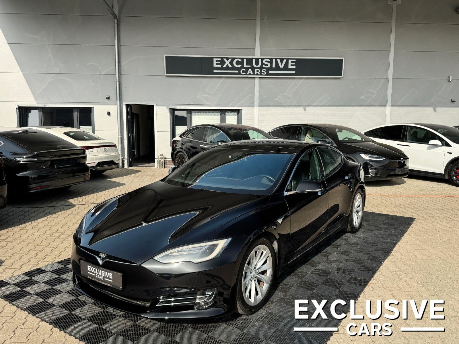 TESLA Model S - Bild 1