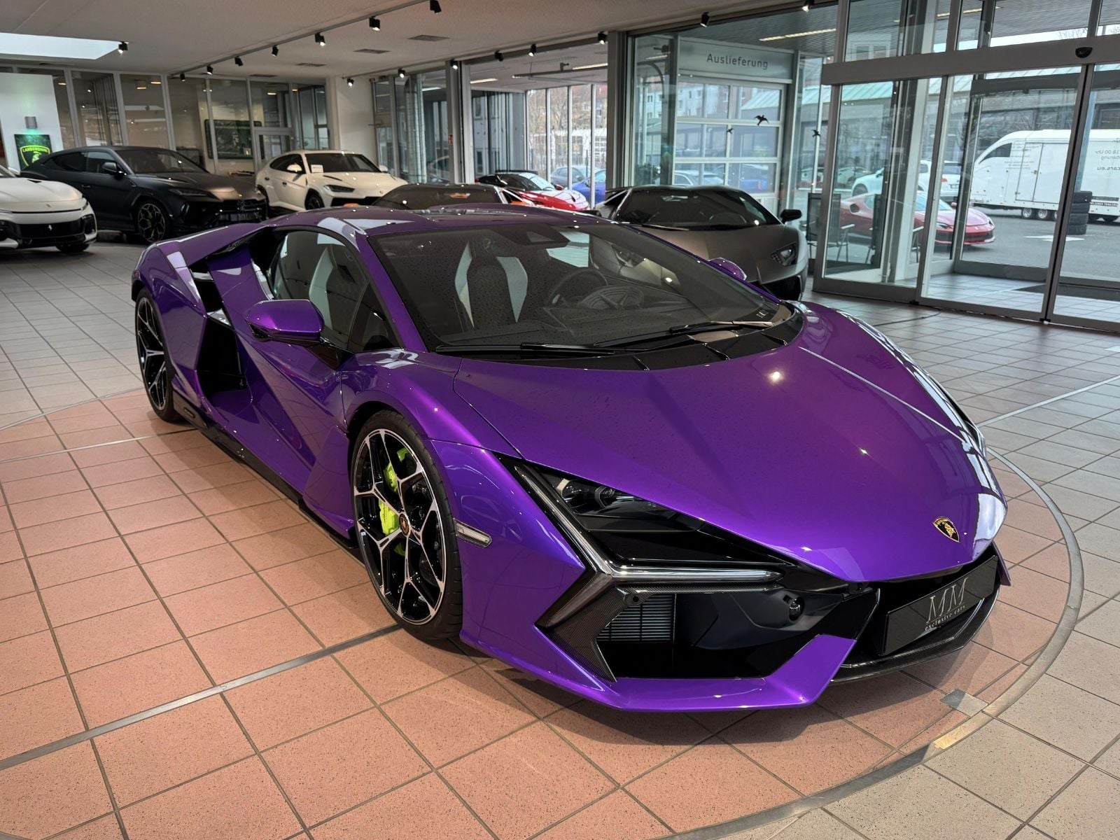 LAMBORGHINI Revuelto
