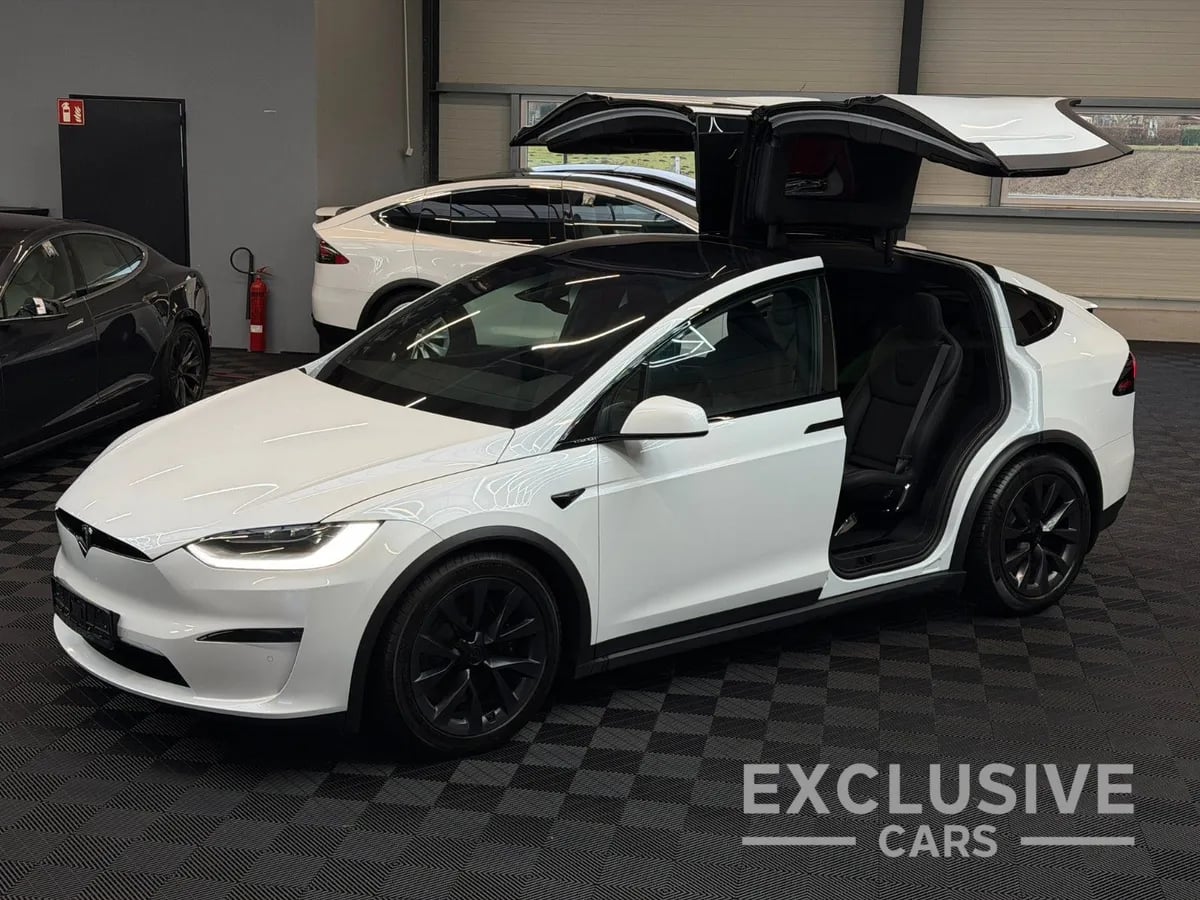 TESLA Model X