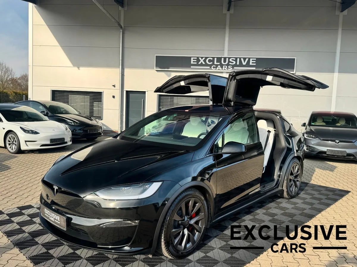 TESLA Model X