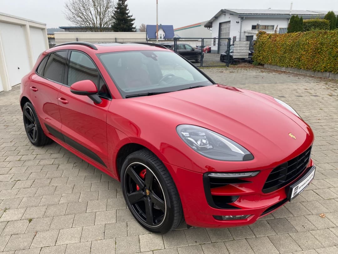 PORSCHE Macan