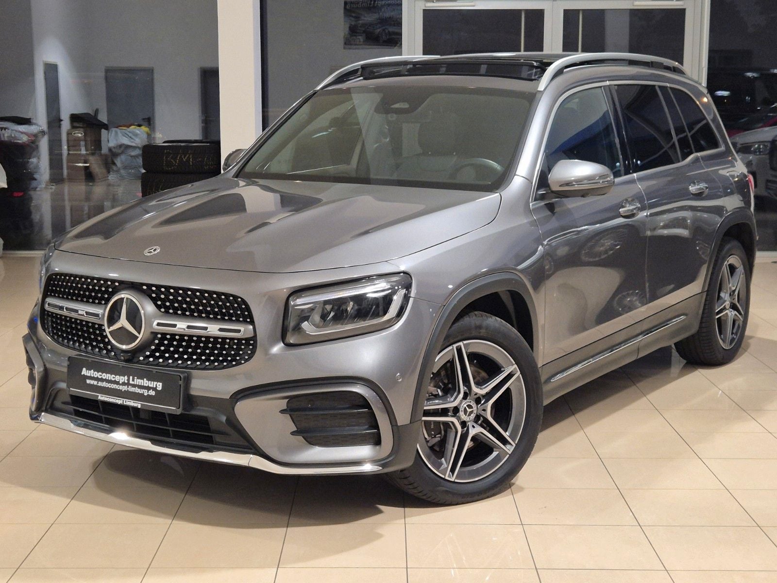 MERCEDES-BENZ GLB 220