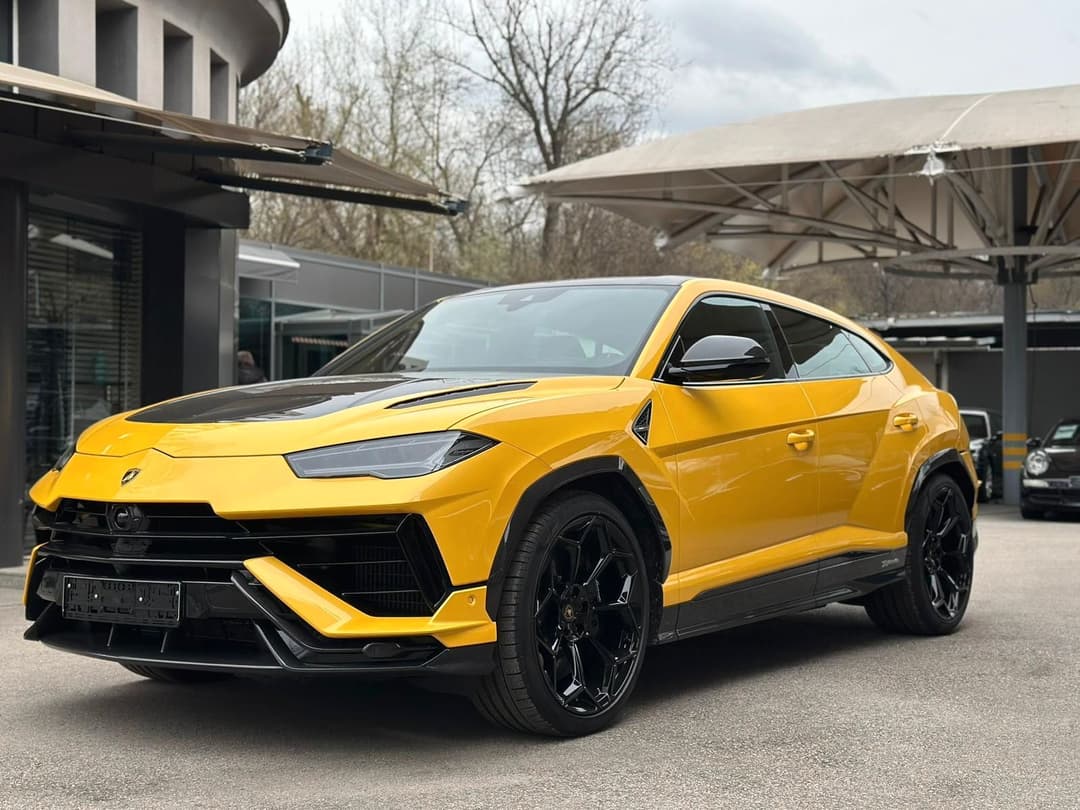 LAMBORGHINI Urus