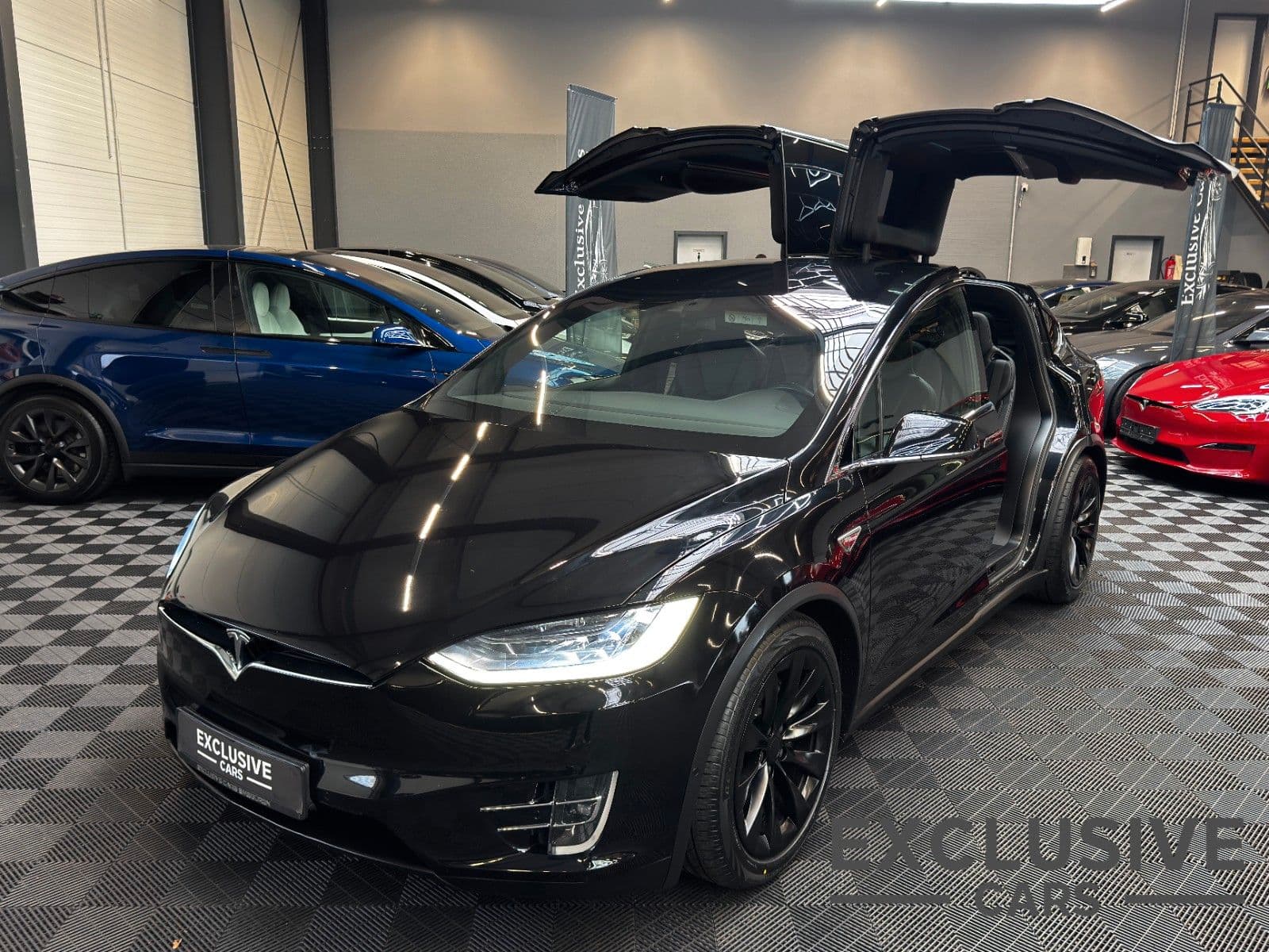 TESLA Model X - Bild 1