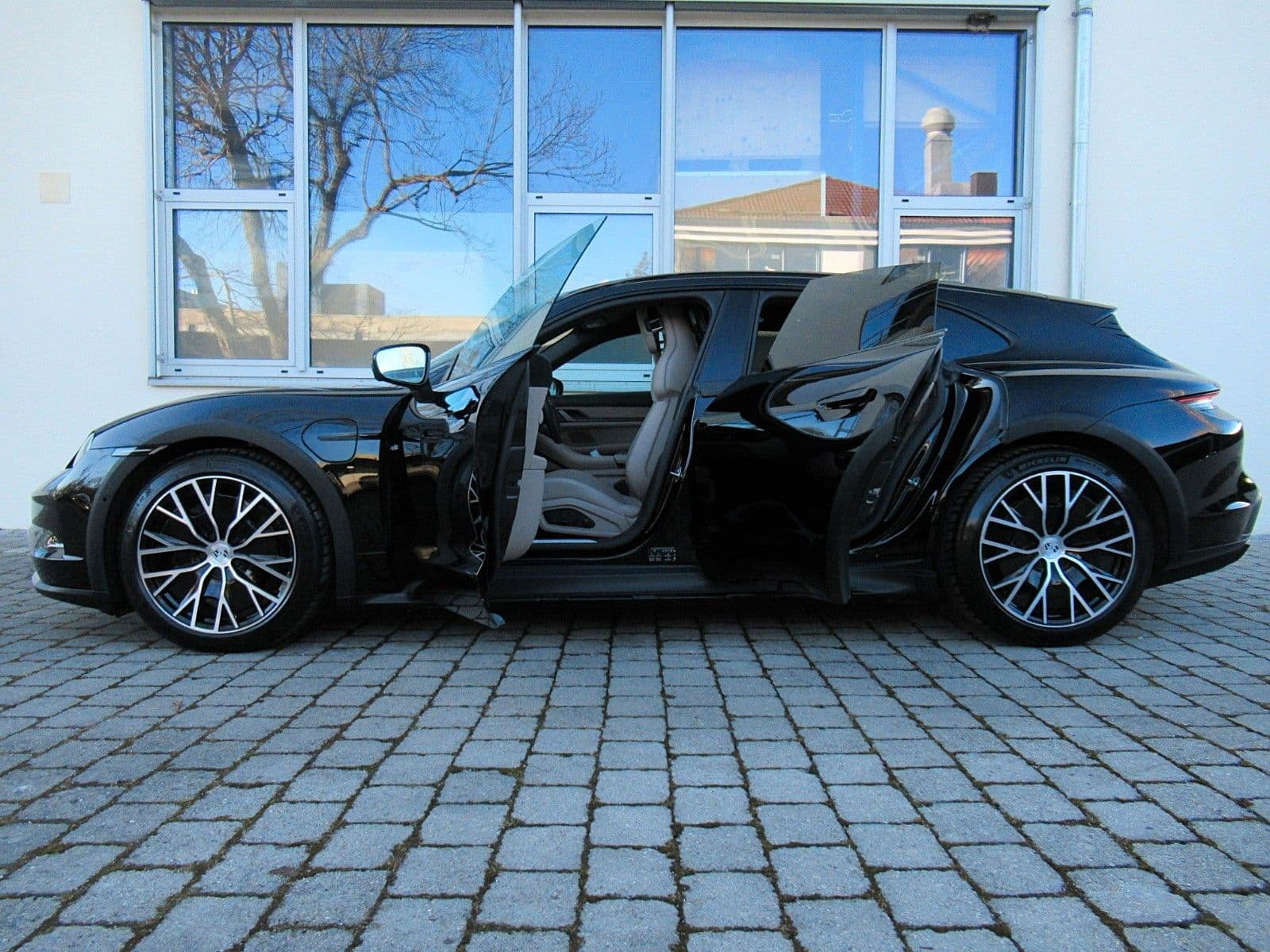 PORSCHE Taycan - Bild 1