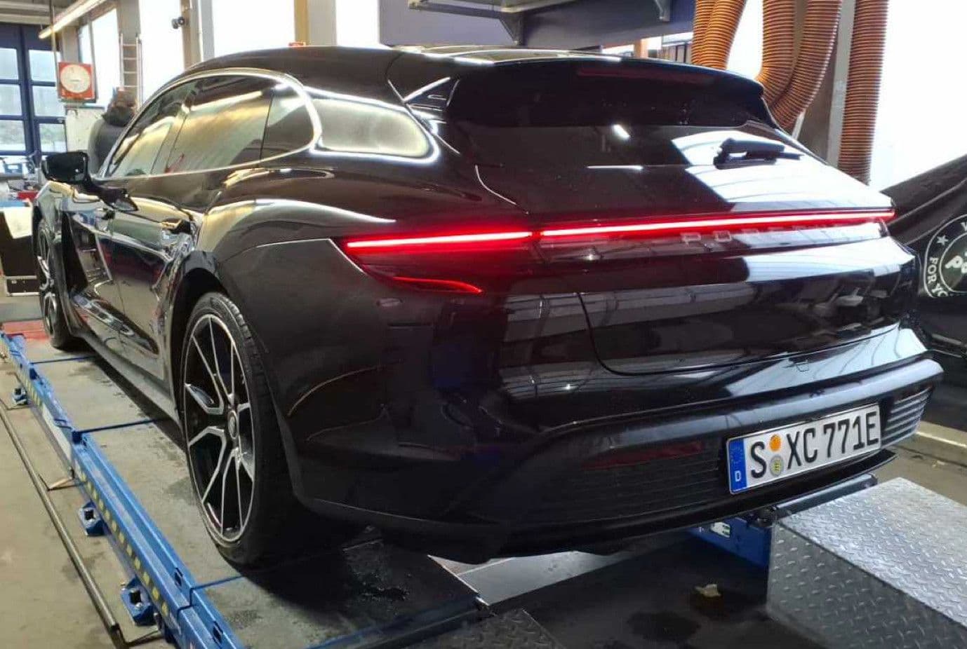 PORSCHE Taycan - Bild 1