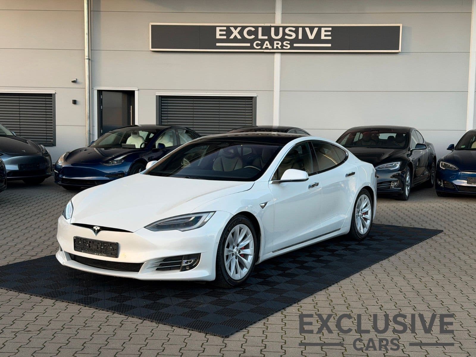 TESLA Model S - Bild 1
