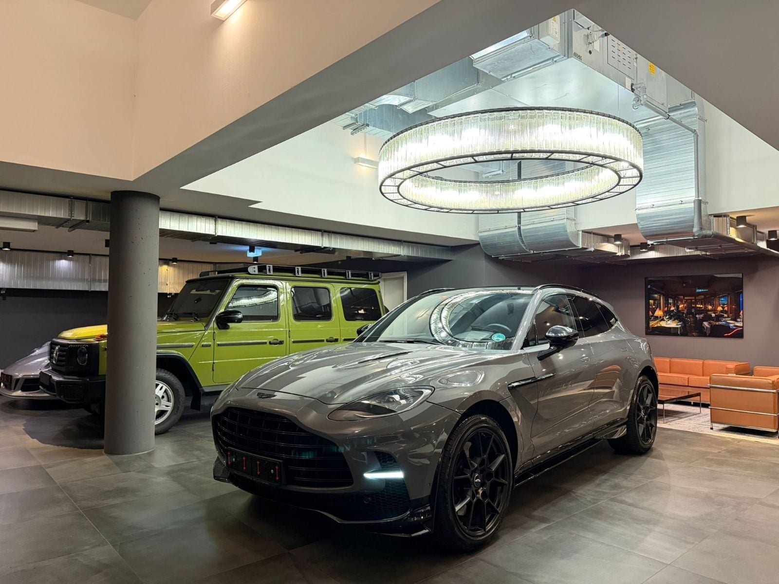 ASTON MARTIN DBX