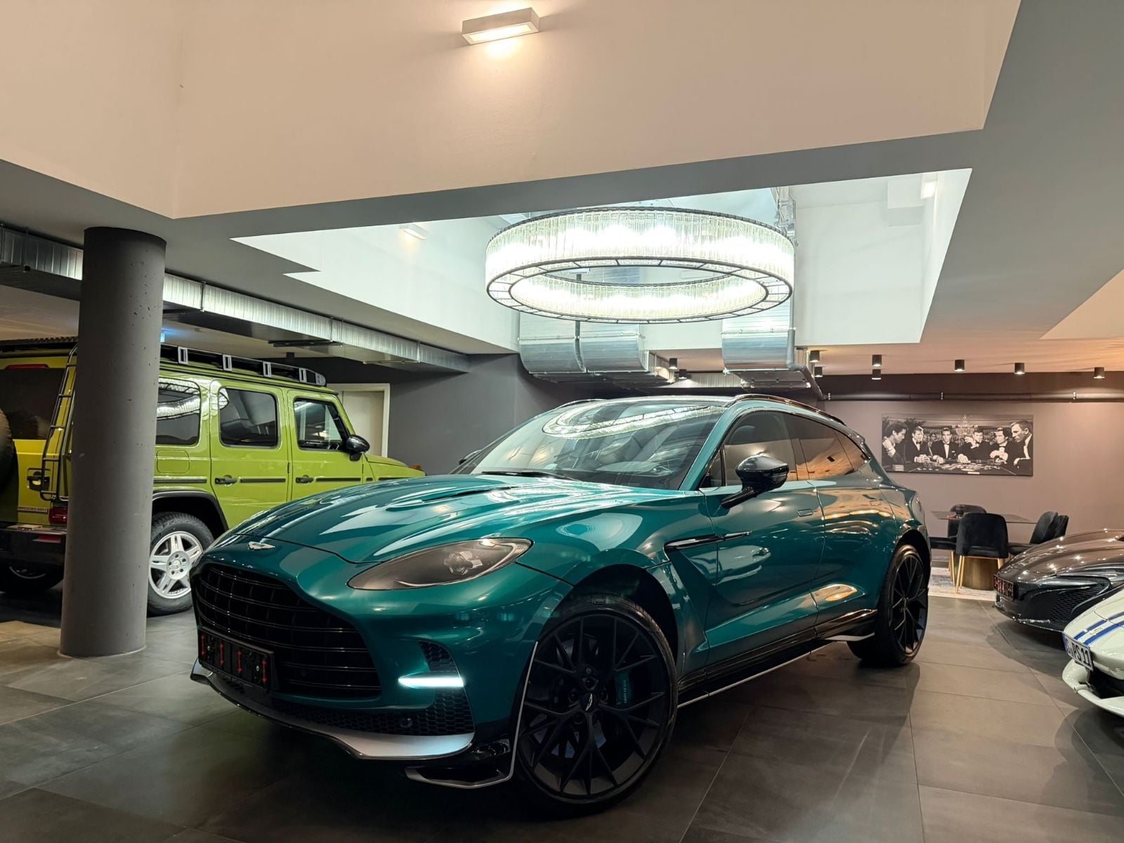 ASTON MARTIN DBX