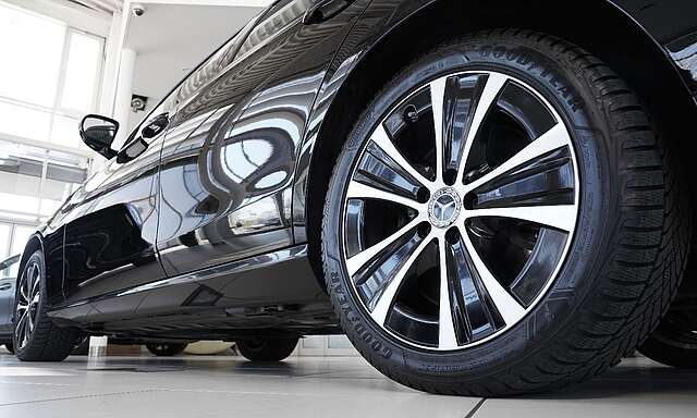 Mercedes-Benz E 300 de 4Matic AVANTGARDE Burmester HUD Distr+