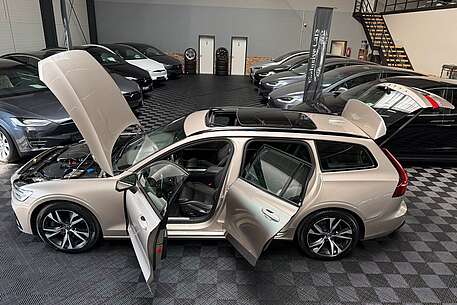 Volvo V60 V60 B3 | PLUS DARK | INDIVIDUAL | EXCLUSIVE |