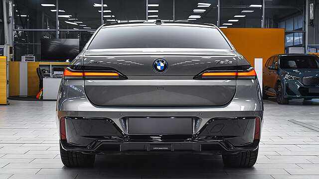 BMW 750e xDrive M Sport Plug-in Hybrid Sportautomati