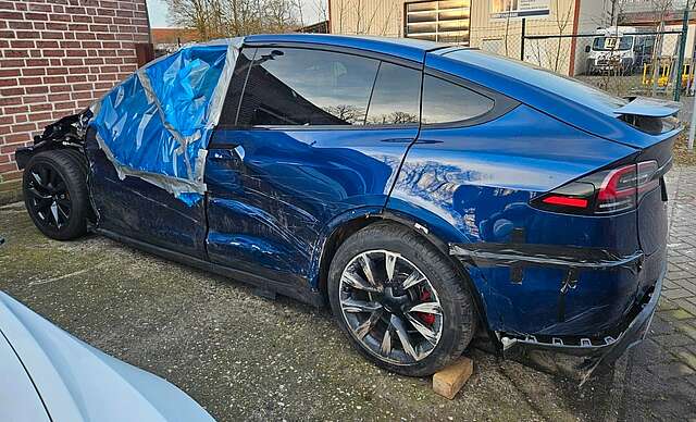 Tesla MODEL X PLAID | 6 SEATER | AUTOPILOT HW 4.0 |