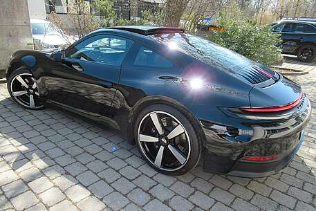 Porsche 992 NEW 992 SPORTABGAS CHRONO PANO ACC®18W+BELÜF+KEY