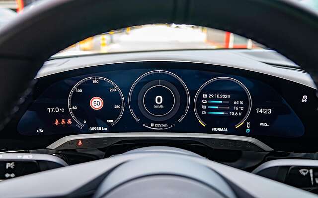 Porsche Taycan 4 S, Sport Chrono Paket, neue Batterie