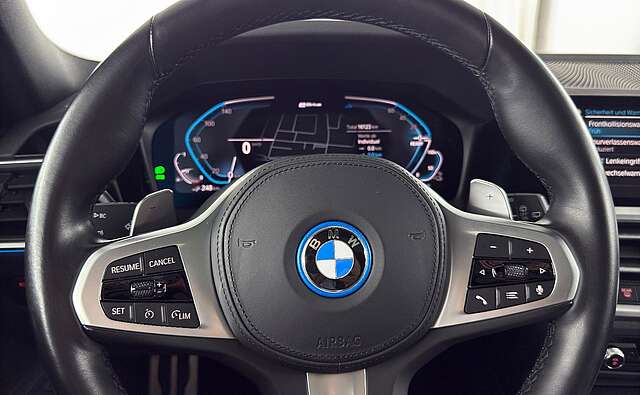 BMW 330 e xDrive M Sport HUD Pano H/K DriveAssist