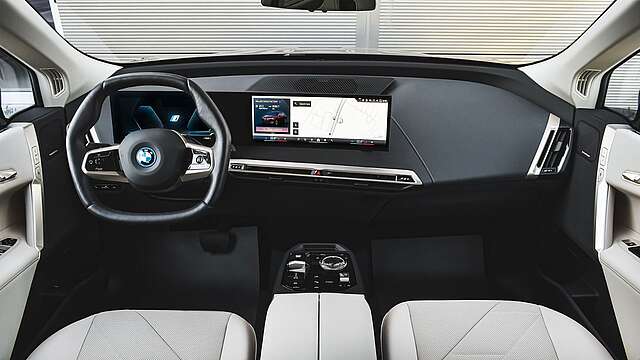 BMW iX xDrive40 Sport Luftfederung