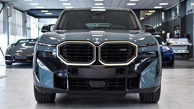 BMW XM 4.4 VintageLeather*23zol*BowersWilkins*Iconic
