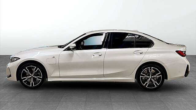 BMW 330e xDrive Sedan*M Sport*Sportsitze*LED*ACC