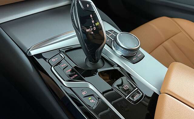 BMW 530e xDrive Kamera Pano DriveAssist HiFi LED