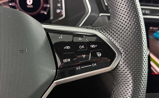 Volkswagen Tiguan R-Line Matrix-LED Kamera ACC AHK Head-Up