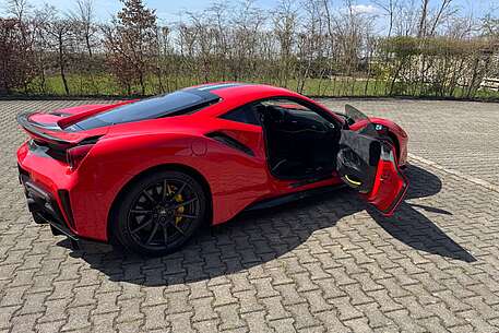 Ferrari 488 Pista 488 Pista JBL Carbon Felgen Lifting u.v.m.