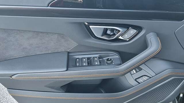 Lamborghini Urus 4.0 V8/23&apos;&apos;/Pano/HUD/Anima/360