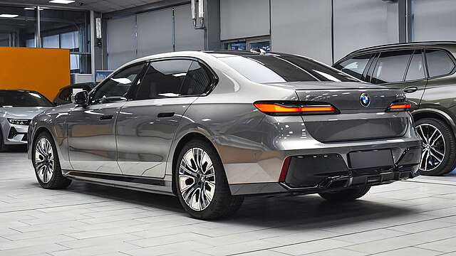 BMW 750e xDrive M Sport Plug-in Hybrid Sportautomati