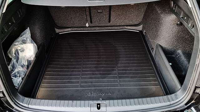 Skoda Octavia Combi 2.0 TDI DSG Select+ACC*AHK*Individ