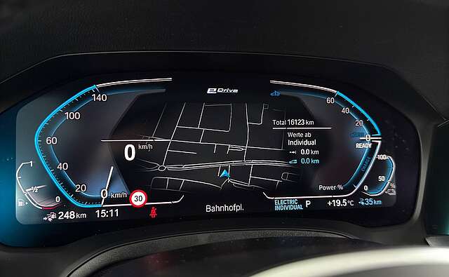 BMW 330 e xDrive M Sport HUD Pano H/K DriveAssist