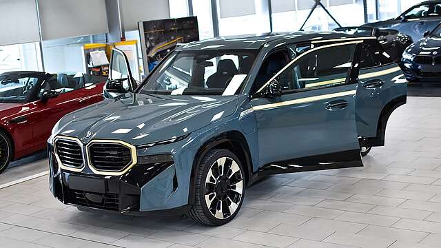 BMW XM 4.4 VintageLeather*23zol*BowersWilkins*Iconic