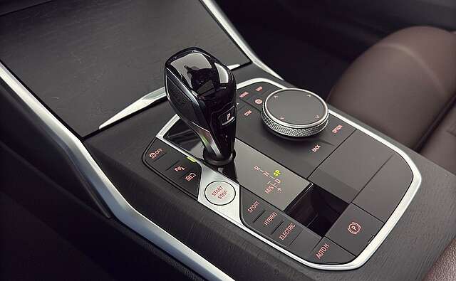 BMW 330 e xDrive M Sport HUD Pano H/K DriveAssist