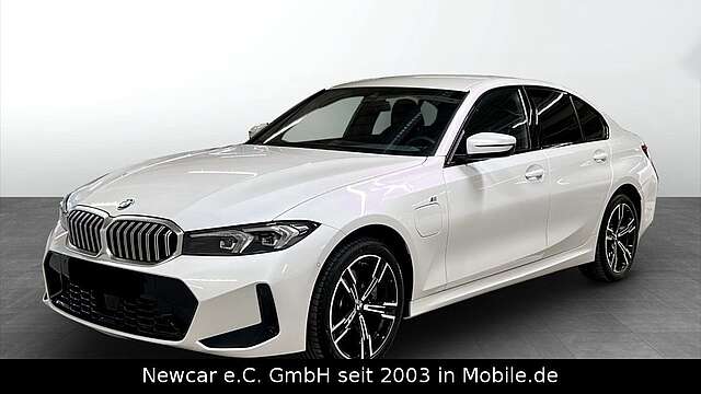 BMW 330e xDrive Sedan*M Sport*Sportsitze*LED*ACC