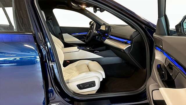 BMW 530 e xDrive Touring M Sport*HUD*DriveAssist*LED