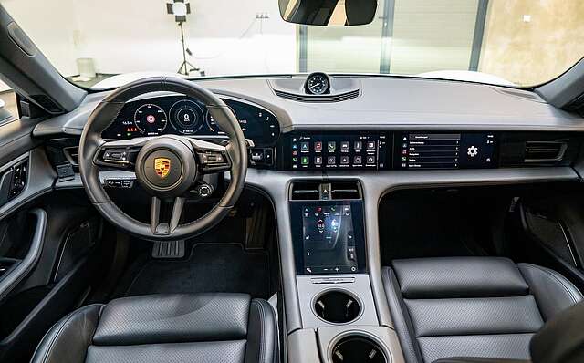 Porsche Taycan 4 S, Sport Chrono Paket, neue Batterie