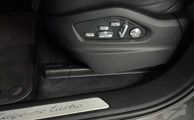 Porsche Cayenne Turbo Coupe Pano InnoDrive ACC GTS-Sitze