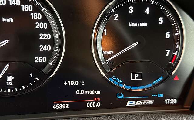 BMW 225xe M-Felgen Advantage Navi LED Kamera Tempo.