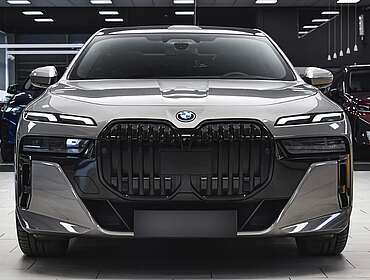 BMW 750 750e xDrive M Sport Plug-inHybrid Sportautomatic