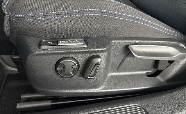 Volkswagen Passat Variant GTE Kamera AHK LED Pano ACC