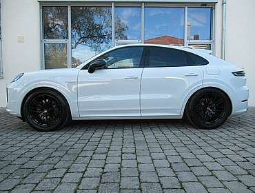 Porsche Cayenne NEW COUPE E-H EXCL SPORTDESIGN BOSE+INNO AHK+GT